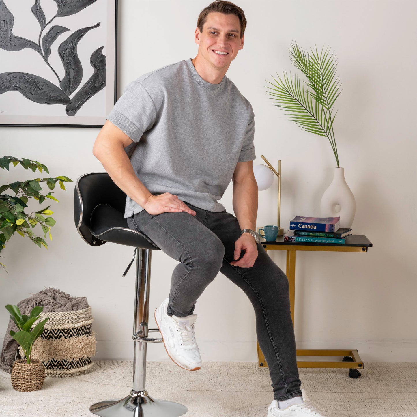 Modern Leather Dining Chair – Stylish & Comfy