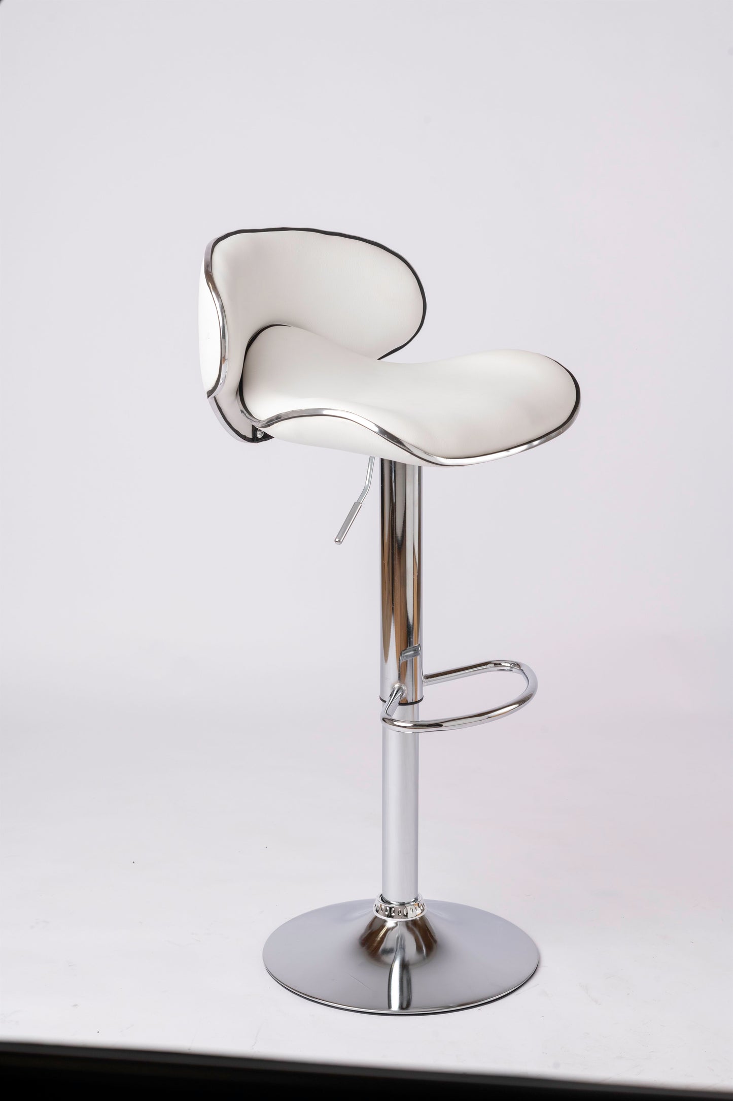 Modern Leather Dining Chair – Stylish & Comfy