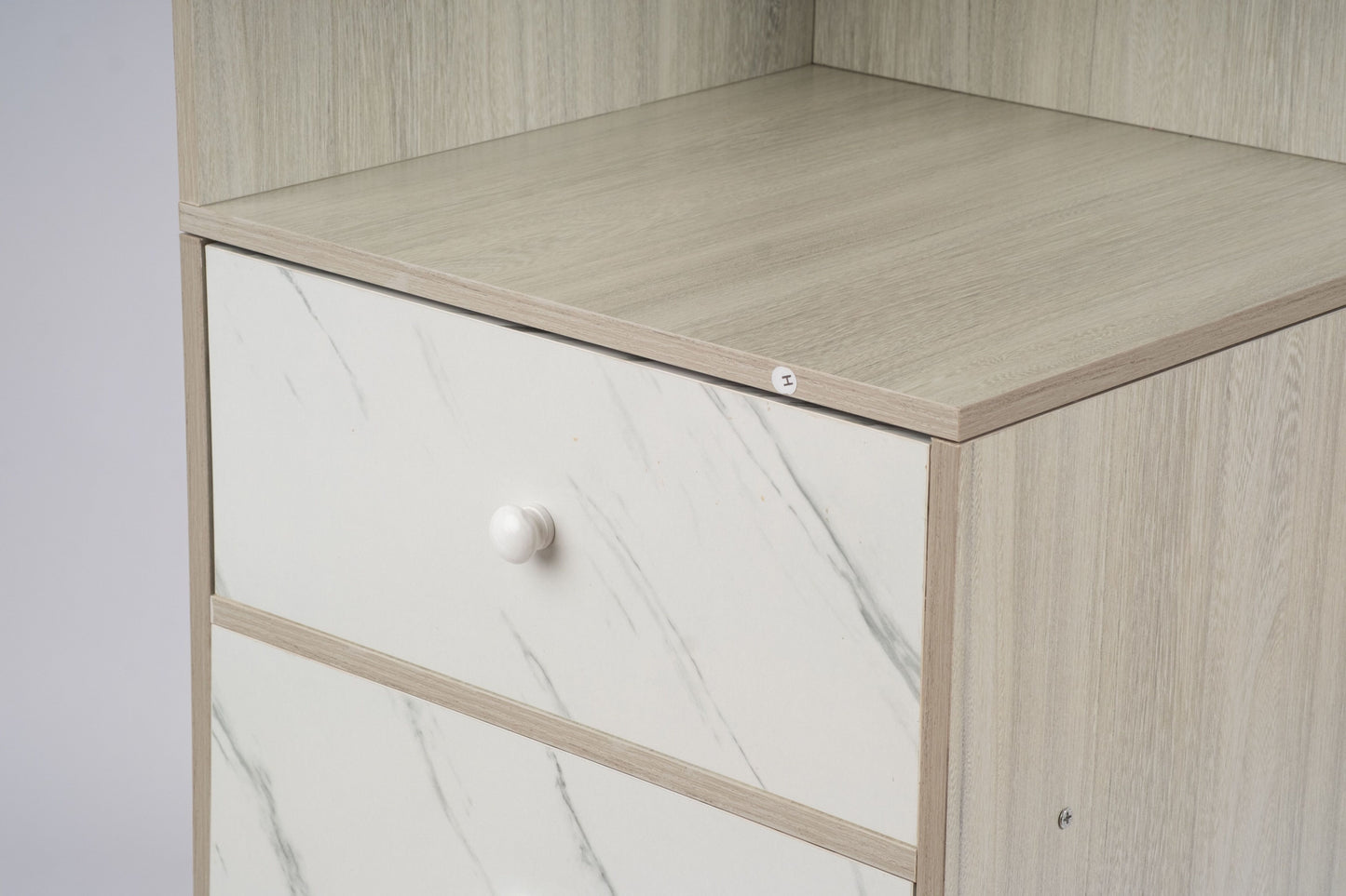 Chic Bookcase Storage – Elegant Organizer