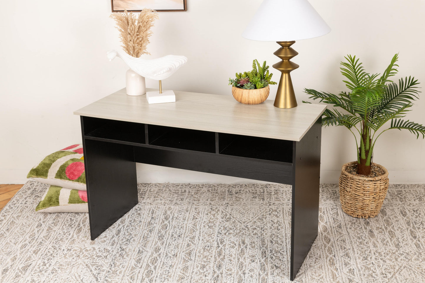 Stylish Managerial Desk – Elevate Your Workspace