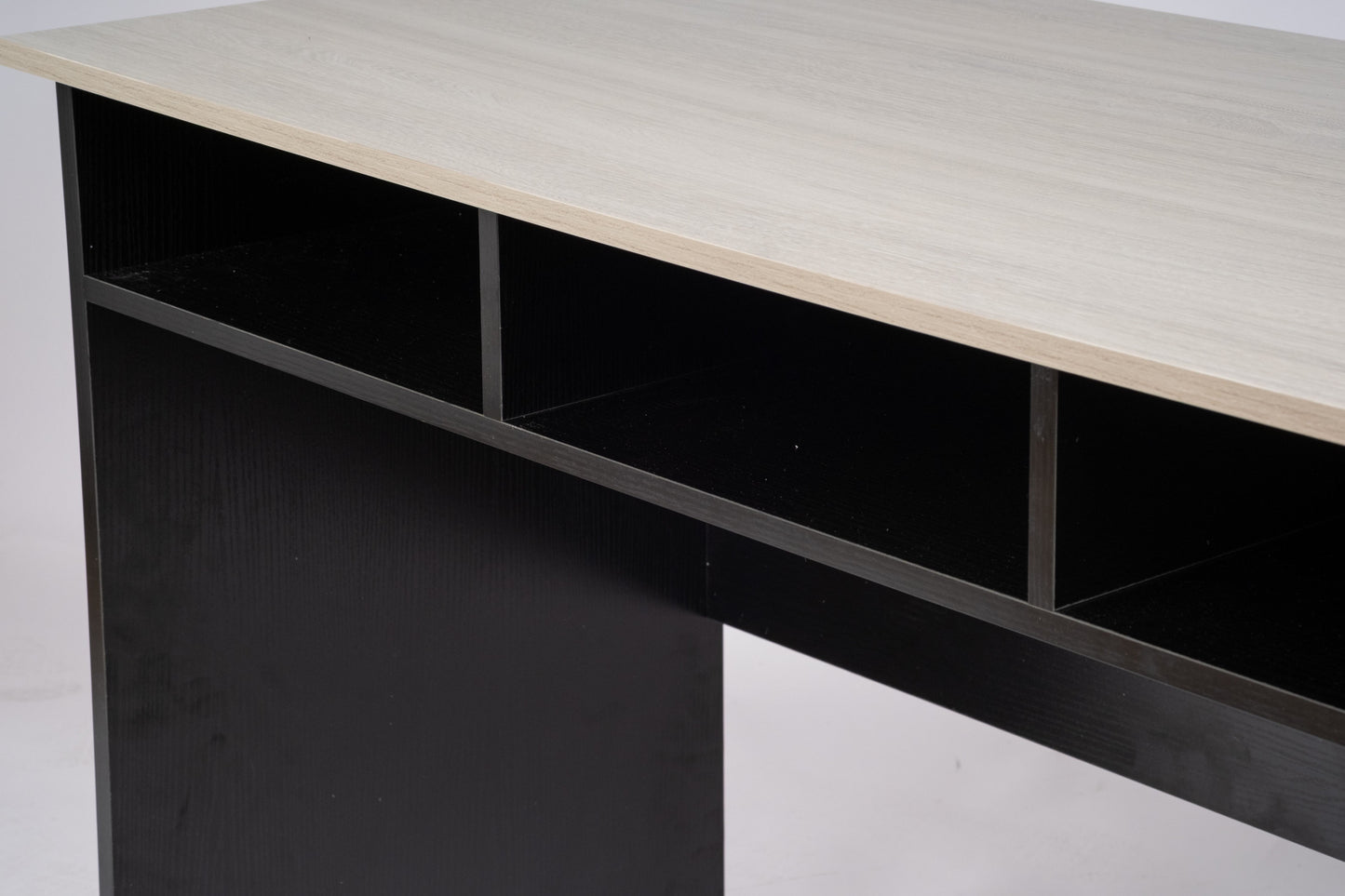 Stylish Managerial Desk – Elevate Your Workspace