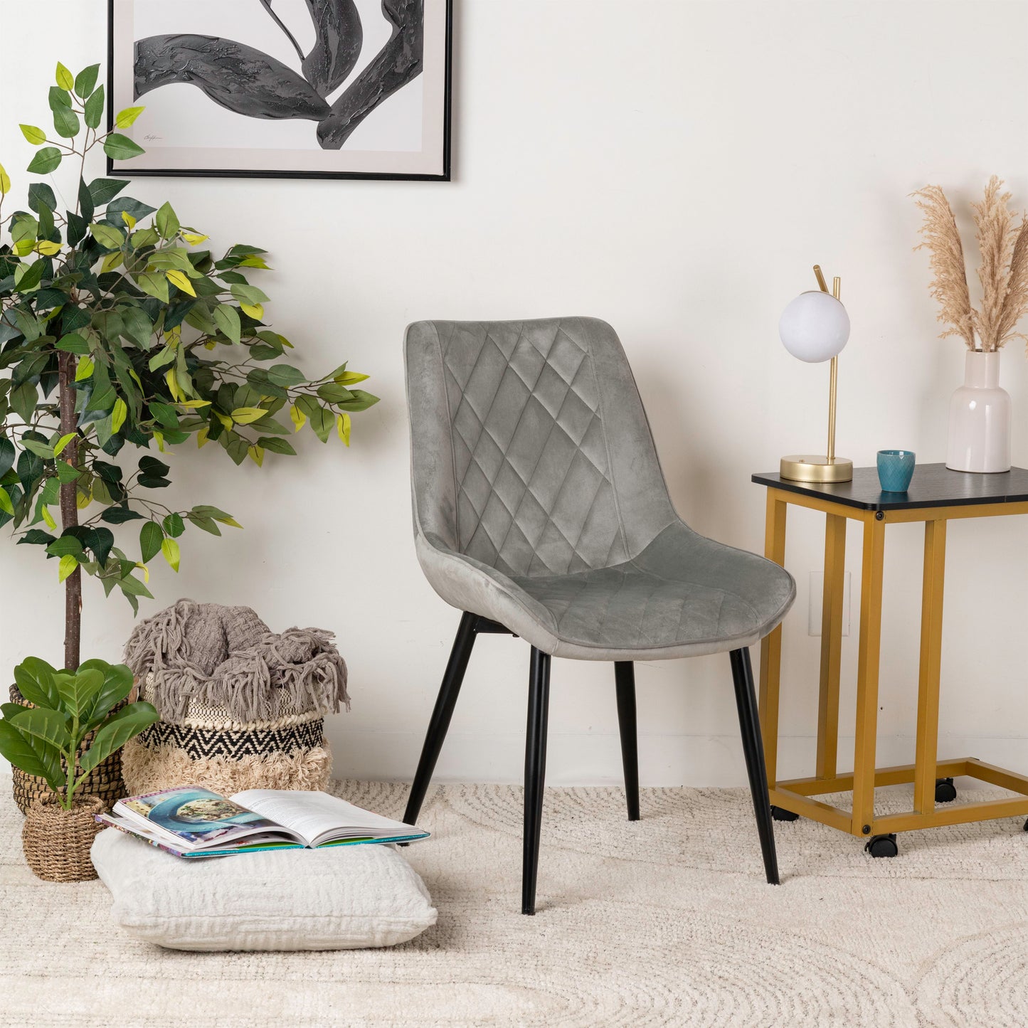 Luxurious Velvet Dining Chair – Modern & Comfortable
