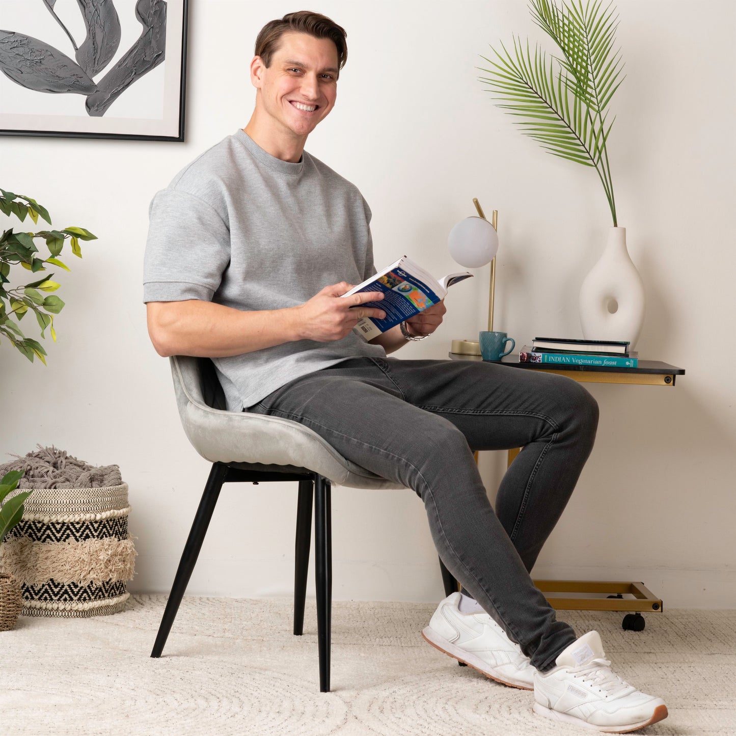 Luxurious Velvet Dining Chair – Modern & Comfortable