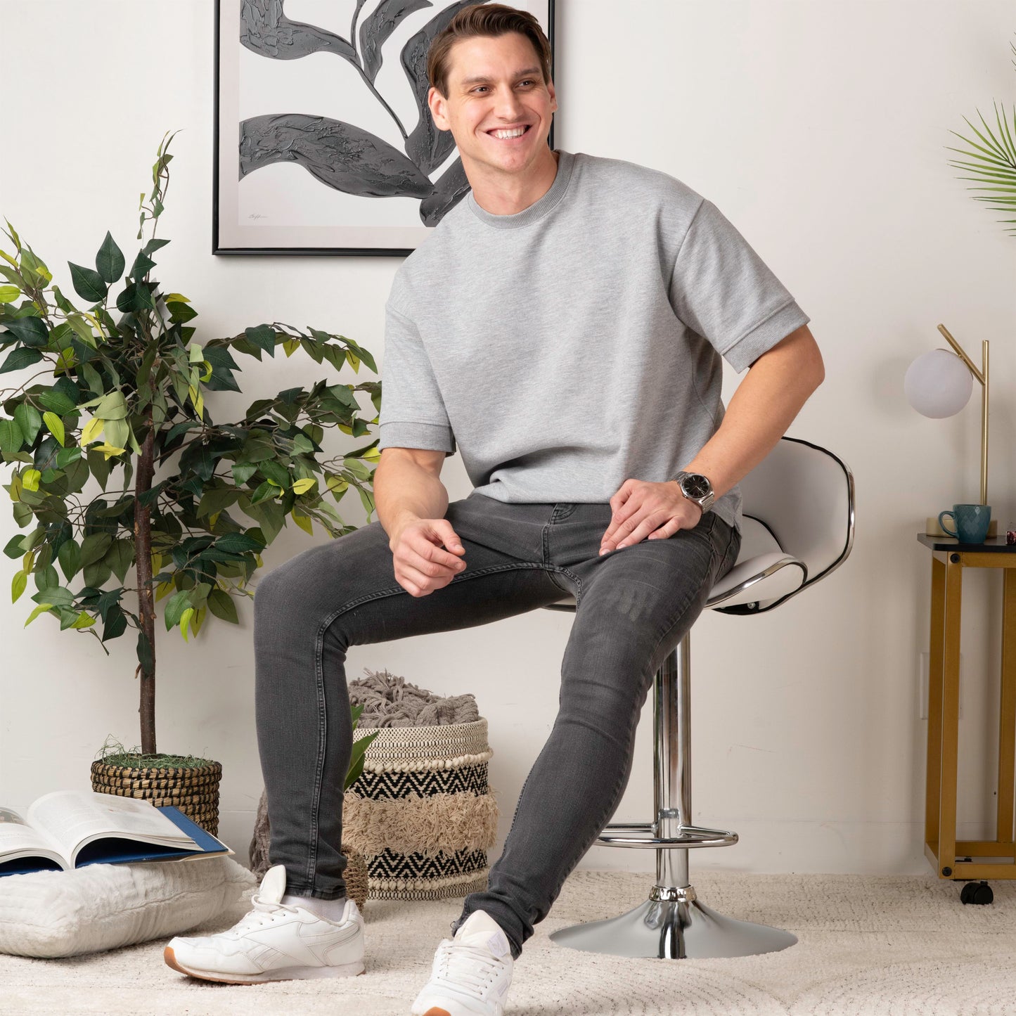 Modern Leather Dining Chair – Stylish & Comfy