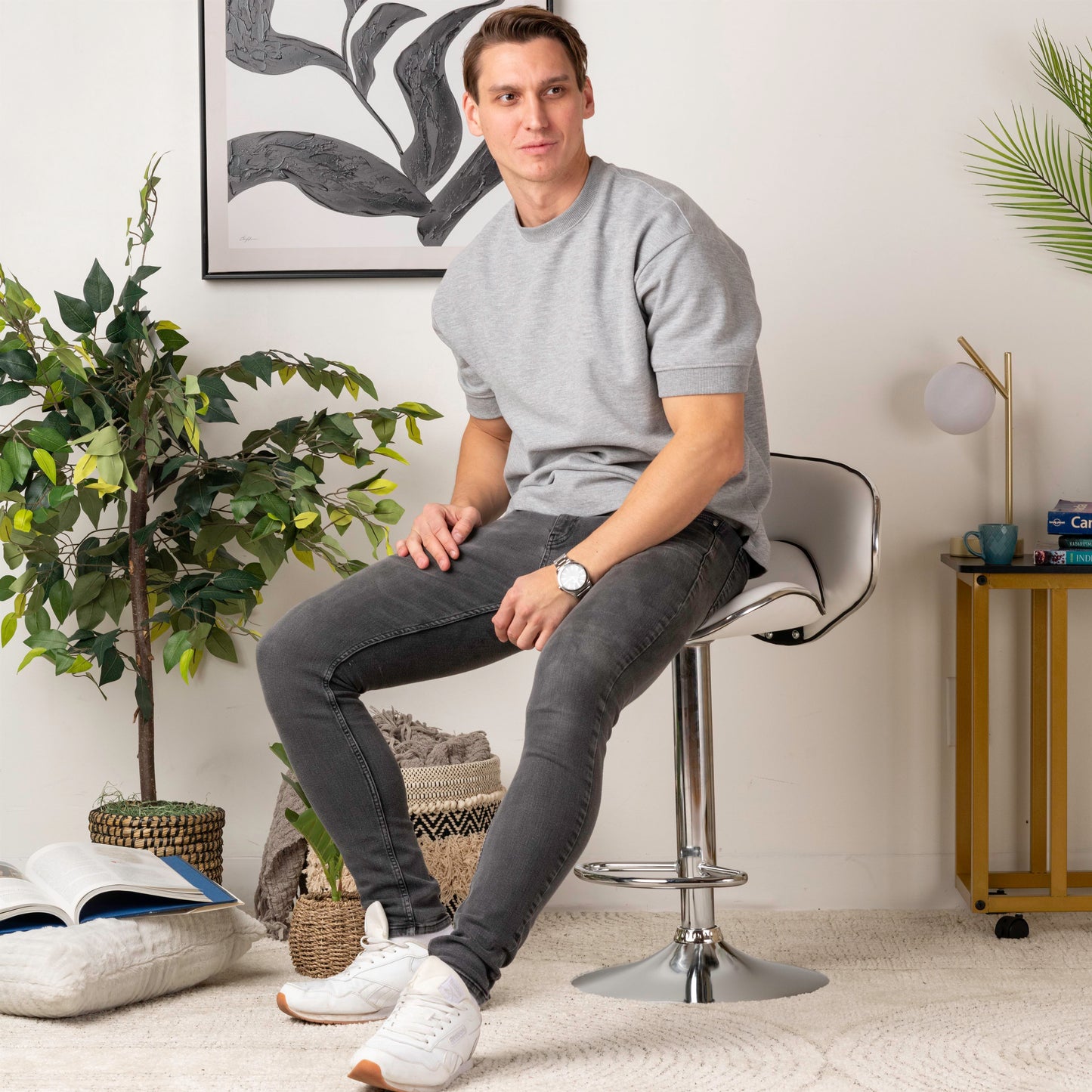 Modern Leather Dining Chair – Stylish & Comfy