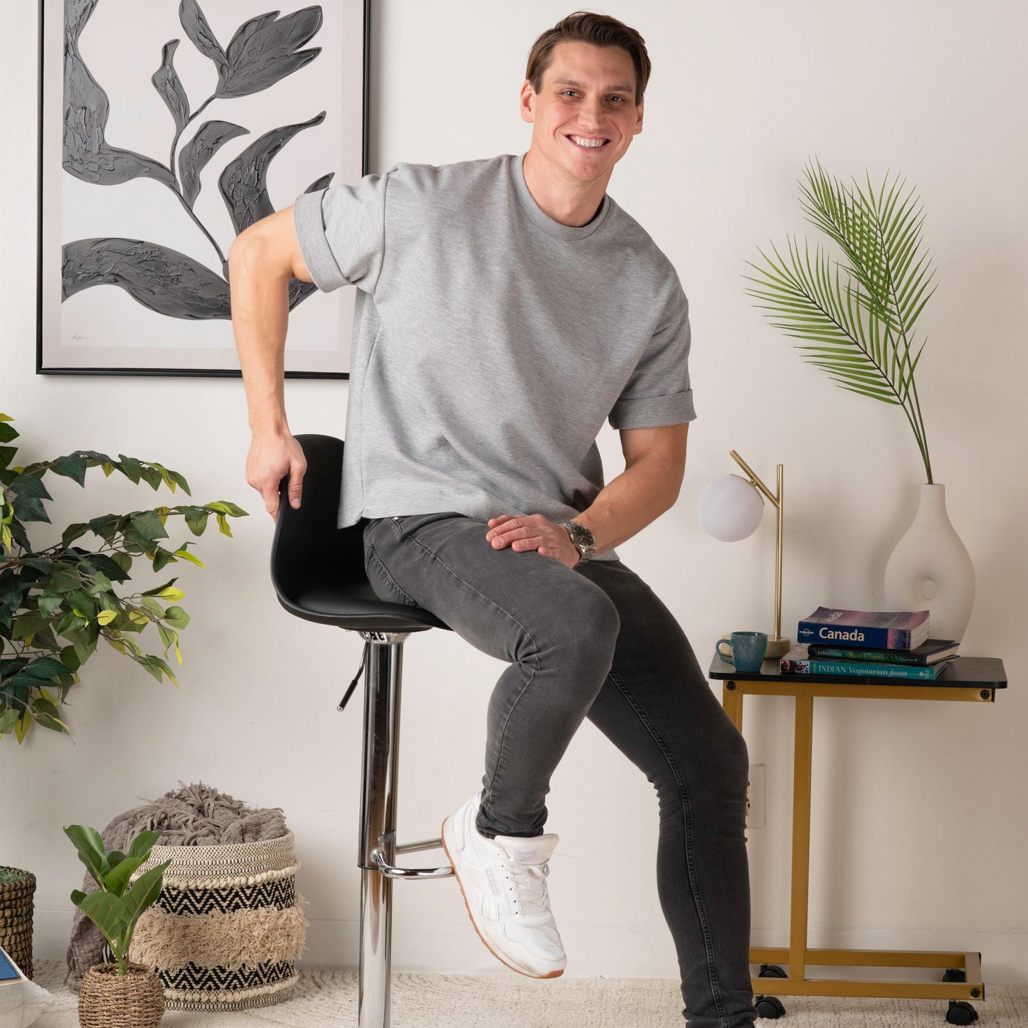 Modern Leather Dining Chair – Stylish & Comfortable