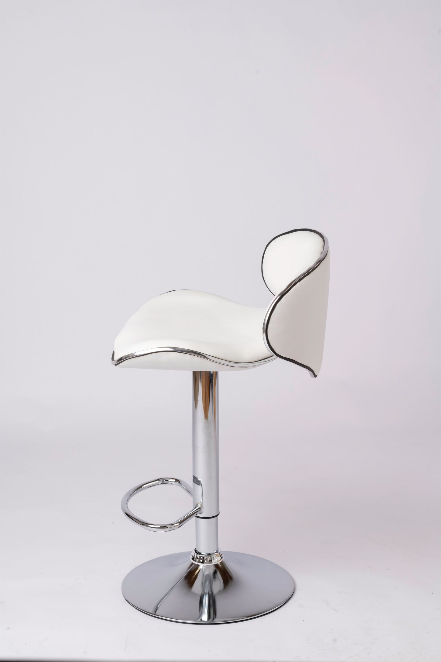 Modern Leather Dining Chair – Stylish & Comfy