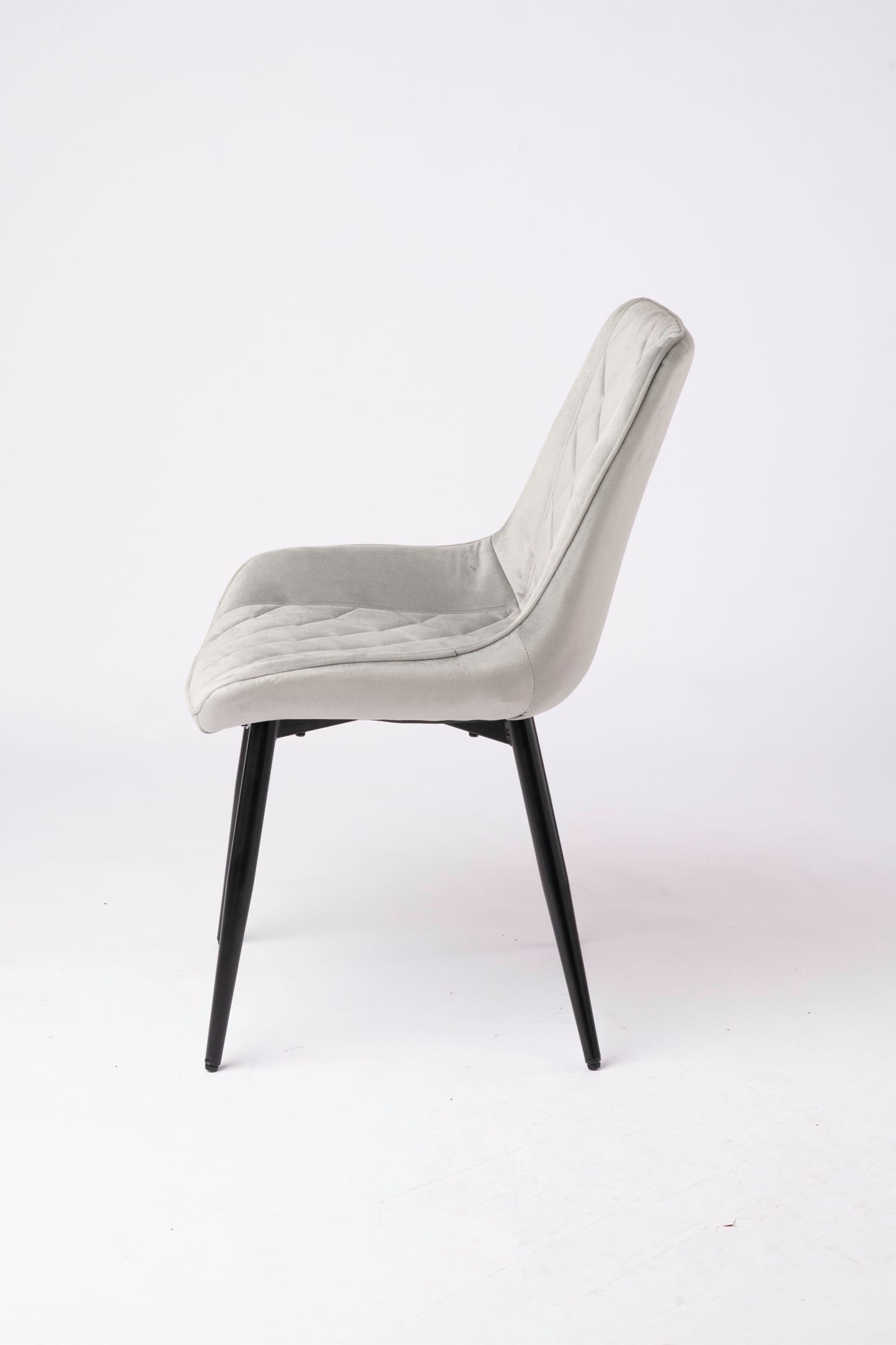 Luxurious Velvet Dining Chair – Modern & Comfortable