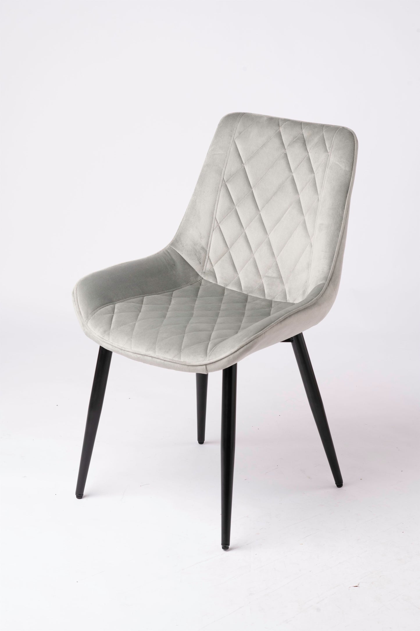 Luxurious Velvet Dining Chair – Modern & Comfortable