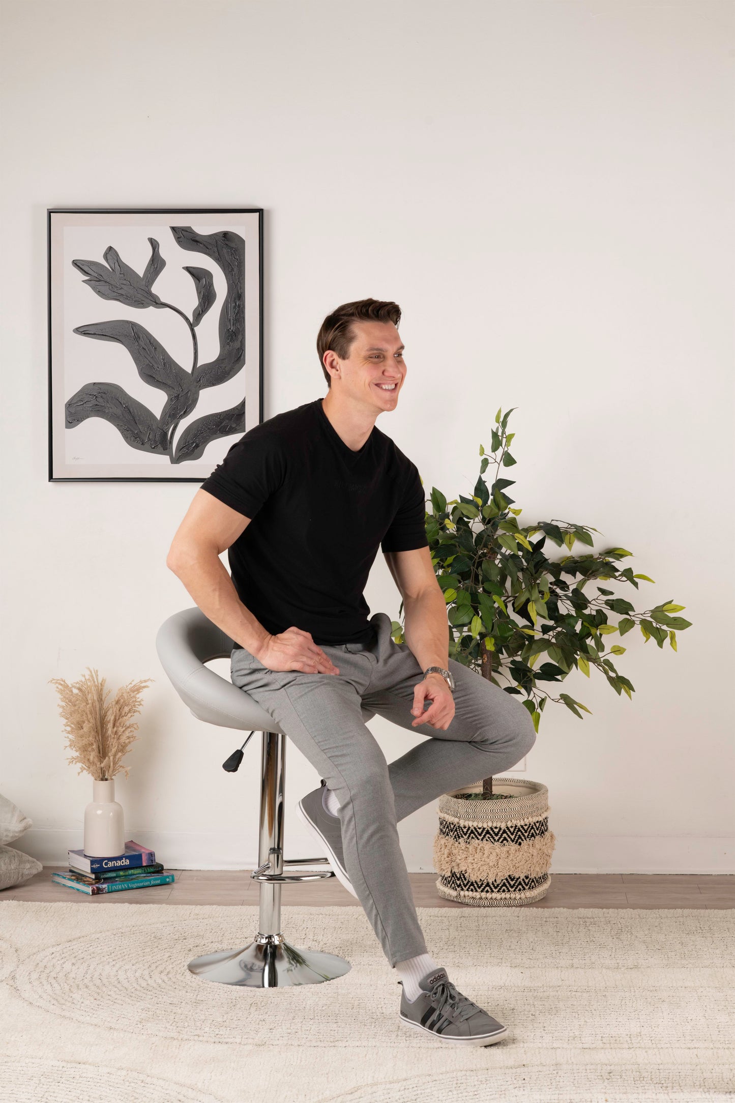 Stylish Leather Dining Chair – Modern & Comfortable