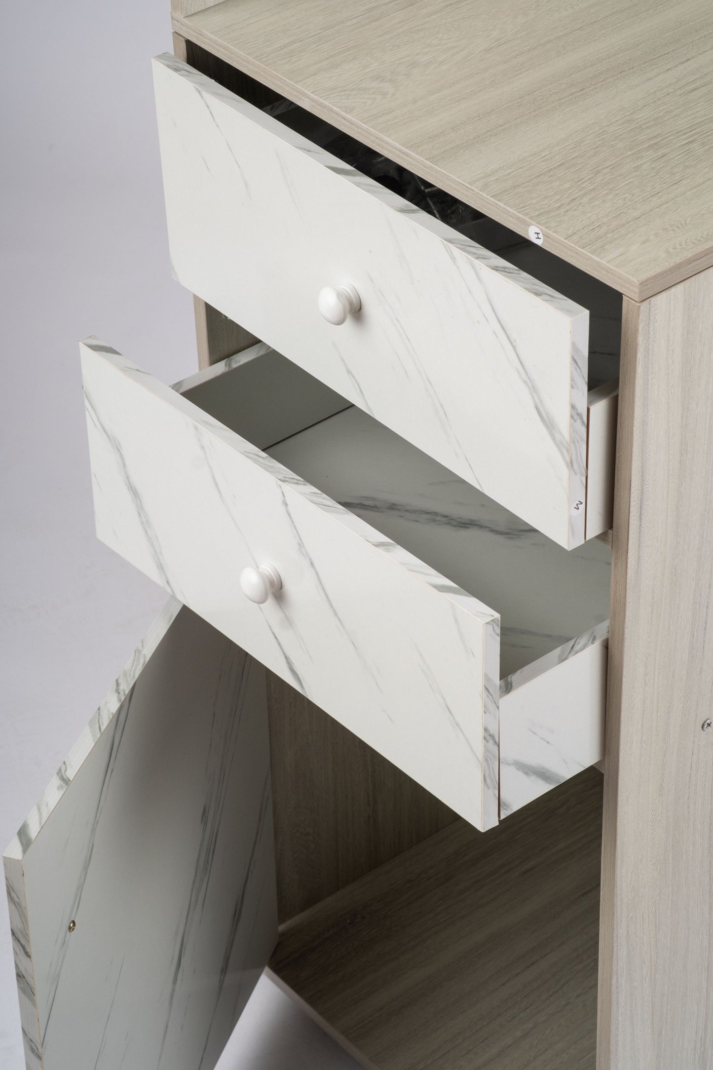 Chic Bookcase Storage – Elegant Organizer